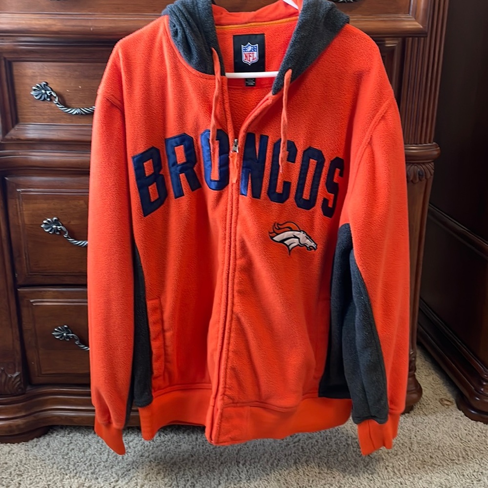 Broncos sweater. Xl mens. Stitched on writing and horse.